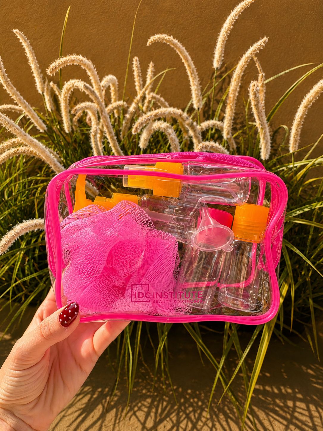 Trousse de voyage Neon rose – IDC Institute, seconde vue