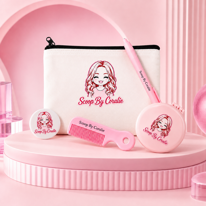 Kit Pochette Kawaii Scoop By Coralie : trousse, miroir, peigne, stylo et badge assortis